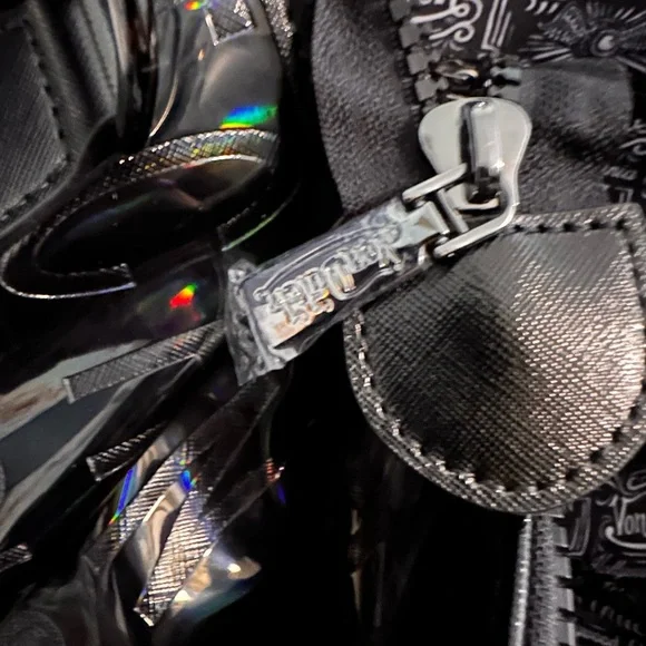 NWOT VON DUTCH Holographic Weekender Bag Onyx Black - Picture 10 of 10